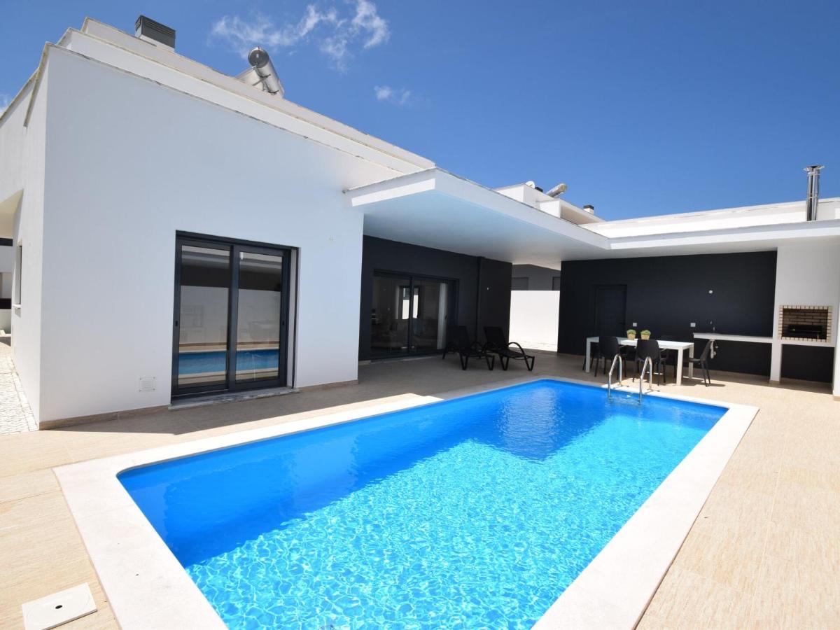 Modern Villa With Private Pool Near The Beautiful Beach Of Foz De Arelho Nadadouro Номер фото